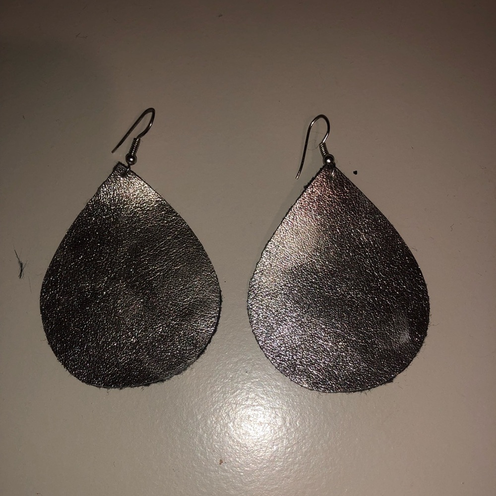 Gray Iridescent earrings